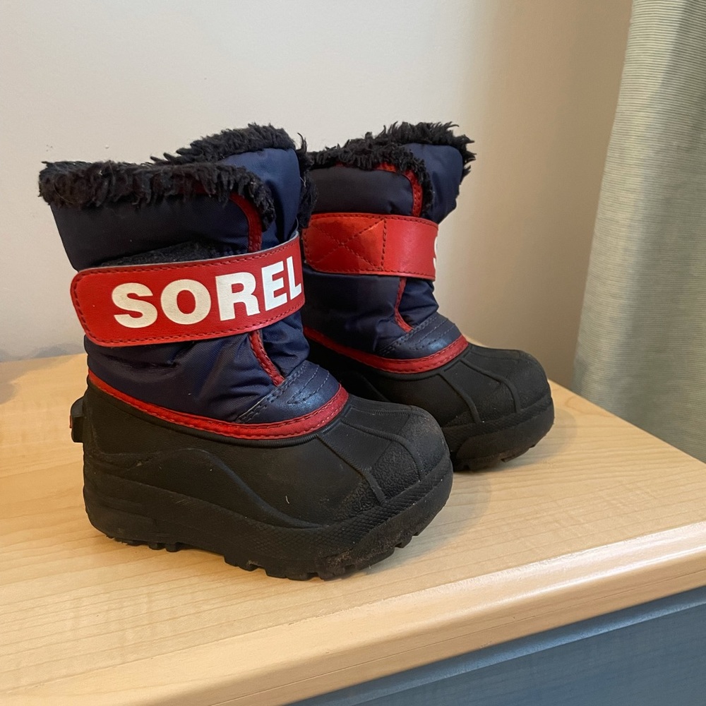 Very warm toddler Sorel winter boots. Size US 7
